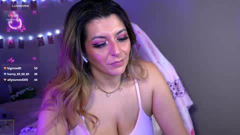 Snapshot of xclusivesecrets chatting on January 17, 3:00 pm spoil me here online show from January 17, 3:00 pm