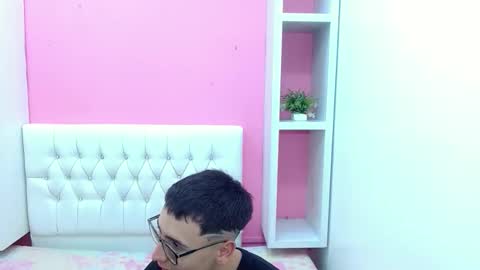 xcoupleplayxx online show from April 19, 3:17 am