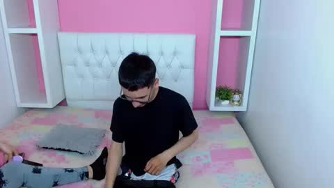 xcoupleplayxx online show from April 25, 3:20 am