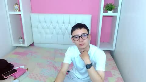 xcoupleplayxx online show from May 6, 3:24 am