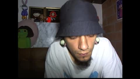 Snapshot of xdantex19 chatting on February 2, 2:05 pm xdantex19 online show from February 2, 2:05 pm