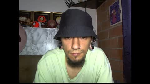 Snapshot of xdantex19 chatting on February 13, 2:35 pm xdantex19 online show from February 13, 2:35 pm