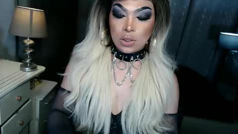 Zhavia online show from November 26, 9:05 pm