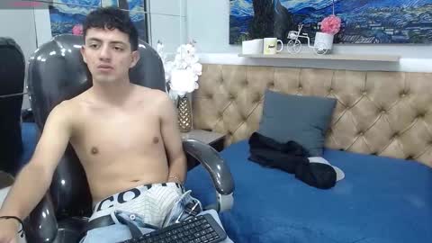 Snapshot of xebastwink chatting on February 12, 8:48 pm xebastwink online show from February 12, 8:48 pm