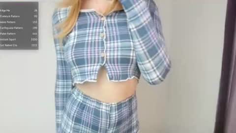 Snapshot of xella_wildx chatting on July 16, 11:16 am Ella online show from July 16, 11:16 am