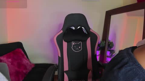 Kanae. online show from November 26, 1:01 pm