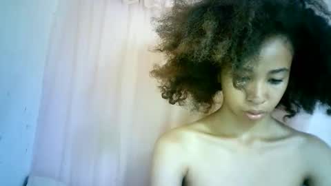 Snapshot of xenna610827 chatting on February 3, 4:35 am xenna610827 online show from February 3, 4:35 am