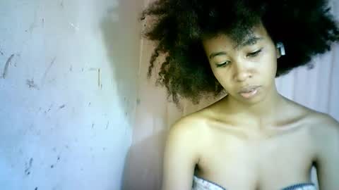 Snapshot of xenna610827 chatting on February 17, 2:26 pm xenna610827 online show from February 17, 2:26 pm