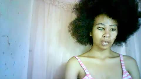 Snapshot of xenna610827 chatting on March 6, 7:36 am xenna610827 online show from March 6, 7:36 am