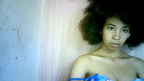 Snapshot of xenna610827 chatting on March 7, 2:12 pm xenna610827 online show from March 7, 2:12 pm