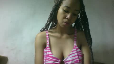 Snapshot of xenna610827 chatting on February 5, 6:07 am xenna610827 online show from February 5, 6:07 am