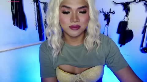 Snapshot of xfreyalibitina69x chatting on June 16, 5:37 pm xfreyalibitina69x online show from June 16, 5:37 pm
