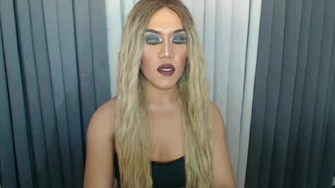 GWEN THOMPSON .......   online show from December 15, 3:09 pm