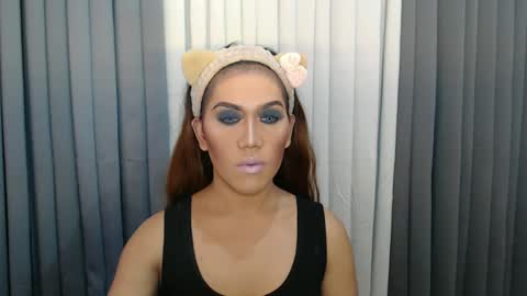 GWEN THOMPSON .......   online show from December 21, 12:53 am