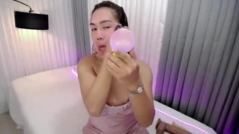 GWEN THOMPSON .......   online show from September 21, 3:35 pm