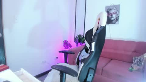 Snapshot of xiomara_as chatting on February 16, 1:07 pm xiomara_as online show from February 16, 1:07 pm