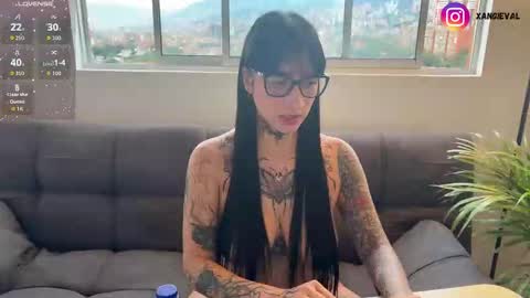 Snapshot of xisisxx chatting on September 12, 10:43 pm xisisxx online show from September 12, 10:43 pm