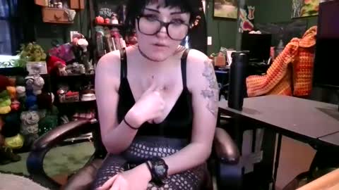 Snapshot of xklonopin chatting on February 21, 9:43 pm Pumpkaboo online show from February 21, 9:43 pm