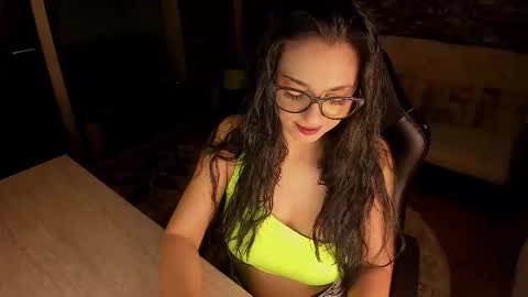 Lara online show from February 19, 9:55 pm