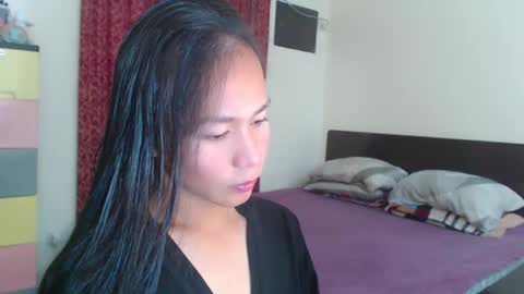 Snapshot of xlovely_destinyx chatting on February 17, 5:14 am Alice online show from February 17, 5:14 am