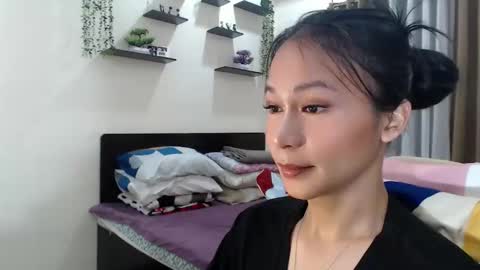 Snapshot of xlovely_destinyx chatting on May 23, 8:18 am Alice online show from May 23, 8:18 am