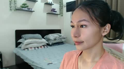 Snapshot of xlovely_destinyx chatting on June 23, 4:10 am Alice online show from June 23, 4:10 am