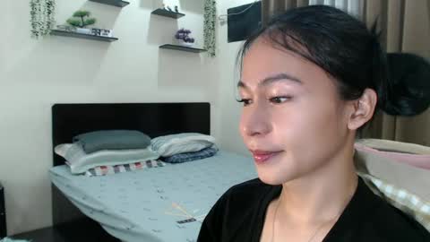 Snapshot of xlovely_destinyx chatting on June 30, 7:09 am Alice online show from June 30, 7:09 am