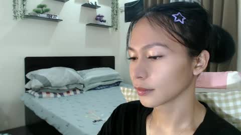Snapshot of xlovely_destinyx chatting on July 2, 8:37 pm Alice online show from July 2, 8:37 pm