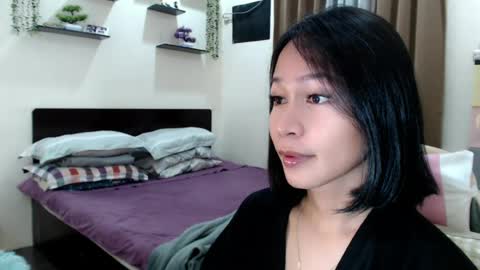 Snapshot of xlovely_destinyx chatting on July 28, 1:32 pm Alice online show from July 28, 1:32 pm