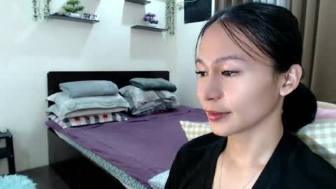Snapshot of xlovely_destinyx chatting on August 3, 4:11 pm Alice online show from August 3, 4:11 pm