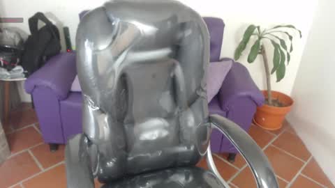 lunna online show from December 3, 6:49 pm