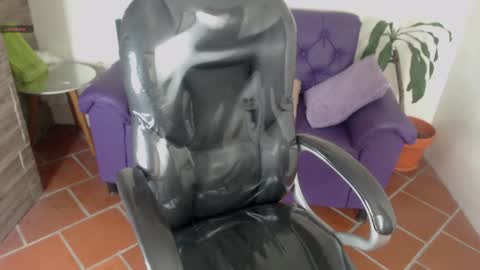 lunna online show from December 5, 4:34 pm