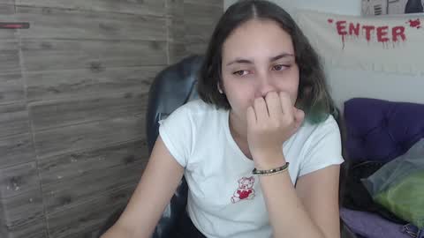 lunna online show from December 19, 3:08 pm