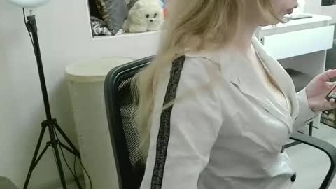 xMilagrosxs online show from April 3, 9:40 am