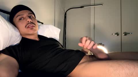 xmomentumx online show from December 1, 5:13 pm