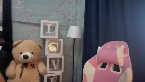 Snapshot of xmonica_cummerx chatting on September 18, 8:16 am Sweet Monica online show from September 18, 8:16 am