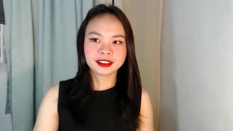 Snapshot of xo_worth_it chatting on February 4, 12:05 am nathalie online show from February 4, 12:05 am