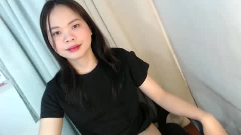 Snapshot of xo_worth_it chatting on February 7, 2:15 am nathalie online show from February 7, 2:15 am