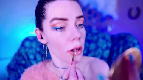 Bella Bondai online show from December 4, 3:38 am