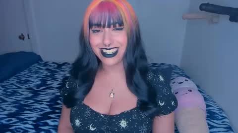 Snapshot of xocurvyrae chatting on December 6, 6:39 pm Rae online show from December 6, 6:39 pm