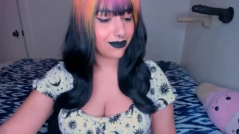 Snapshot of xocurvyrae chatting on February 28, 8:20 am Rae online show from February 28, 8:20 am