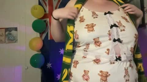 xopeachybaby online show from July 7, 6:58 am