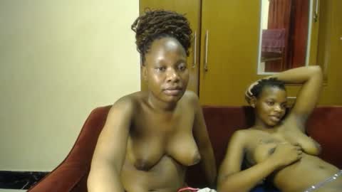 Snapshot of xoxo_booty chatting on November 28, 3:47 pm Xoxo online show from November 28, 3:47 pm