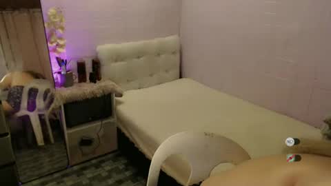 xsabbylicious69 online show from May 19, 3:35 am