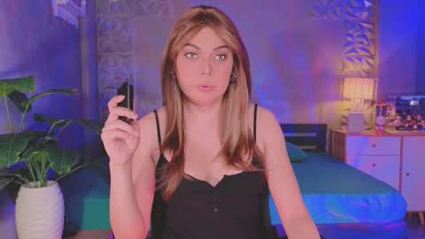 Snapshot of xseductivemichellex chatting on October 7, 8:33 am Michelle online show from October 7, 8:33 am