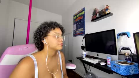 xStarGazingx online show from October 8, 5:16 am