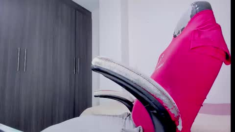 xtalianahotx online show from February 3, 12:31 am