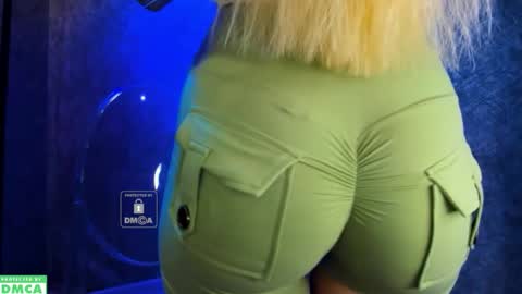 Snapshot of xteona chatting on October 9, 10:57 am xteona online show from October 9, 10:57 am