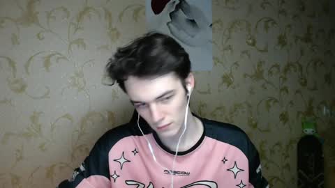 traqqq online show from March 29, 7:58 pm