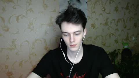 traqqq online show from April 3, 9:35 pm